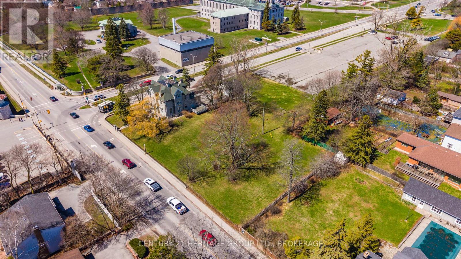 525 King Street West — photo 34