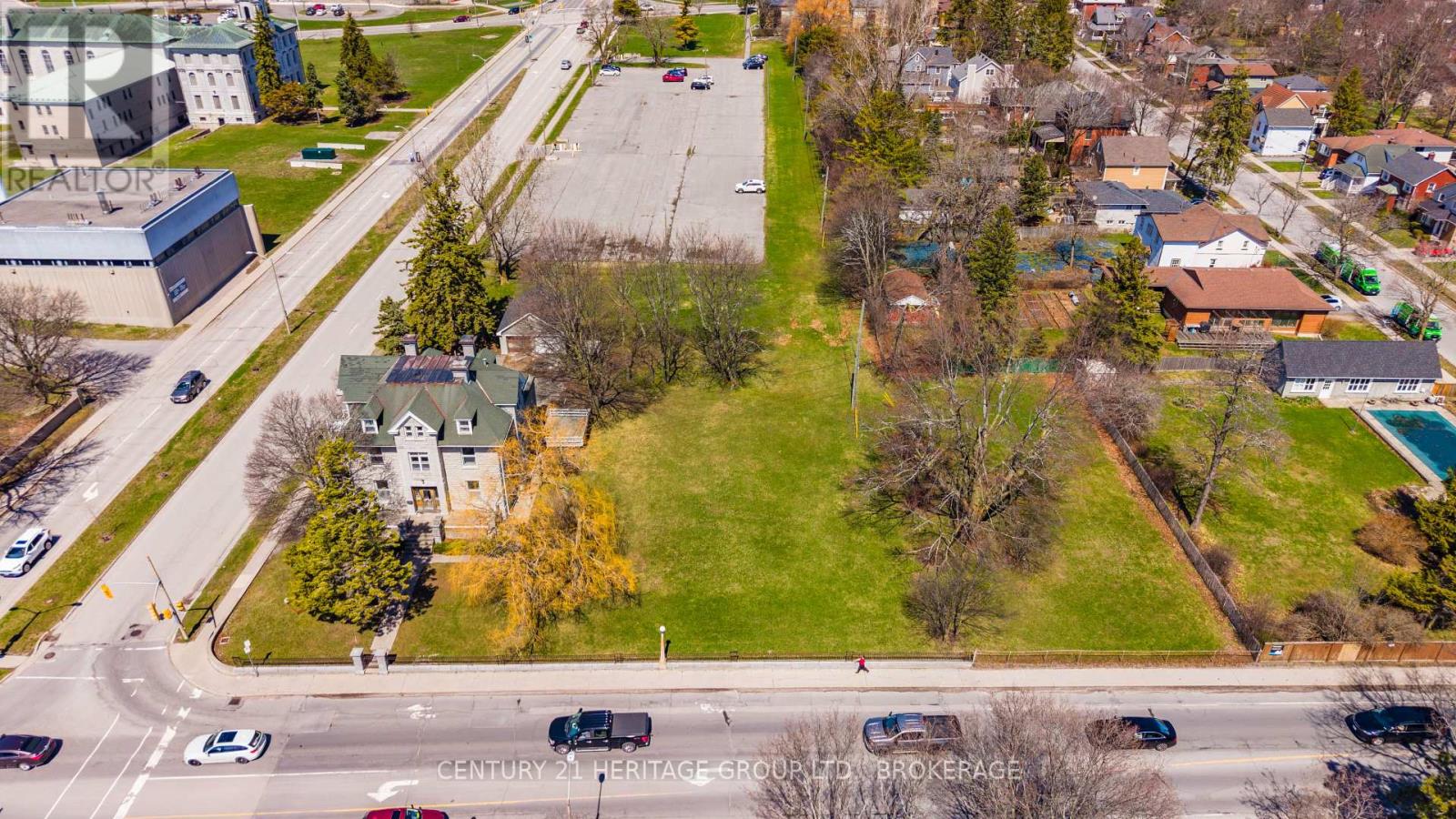 525 King Street West — photo 36