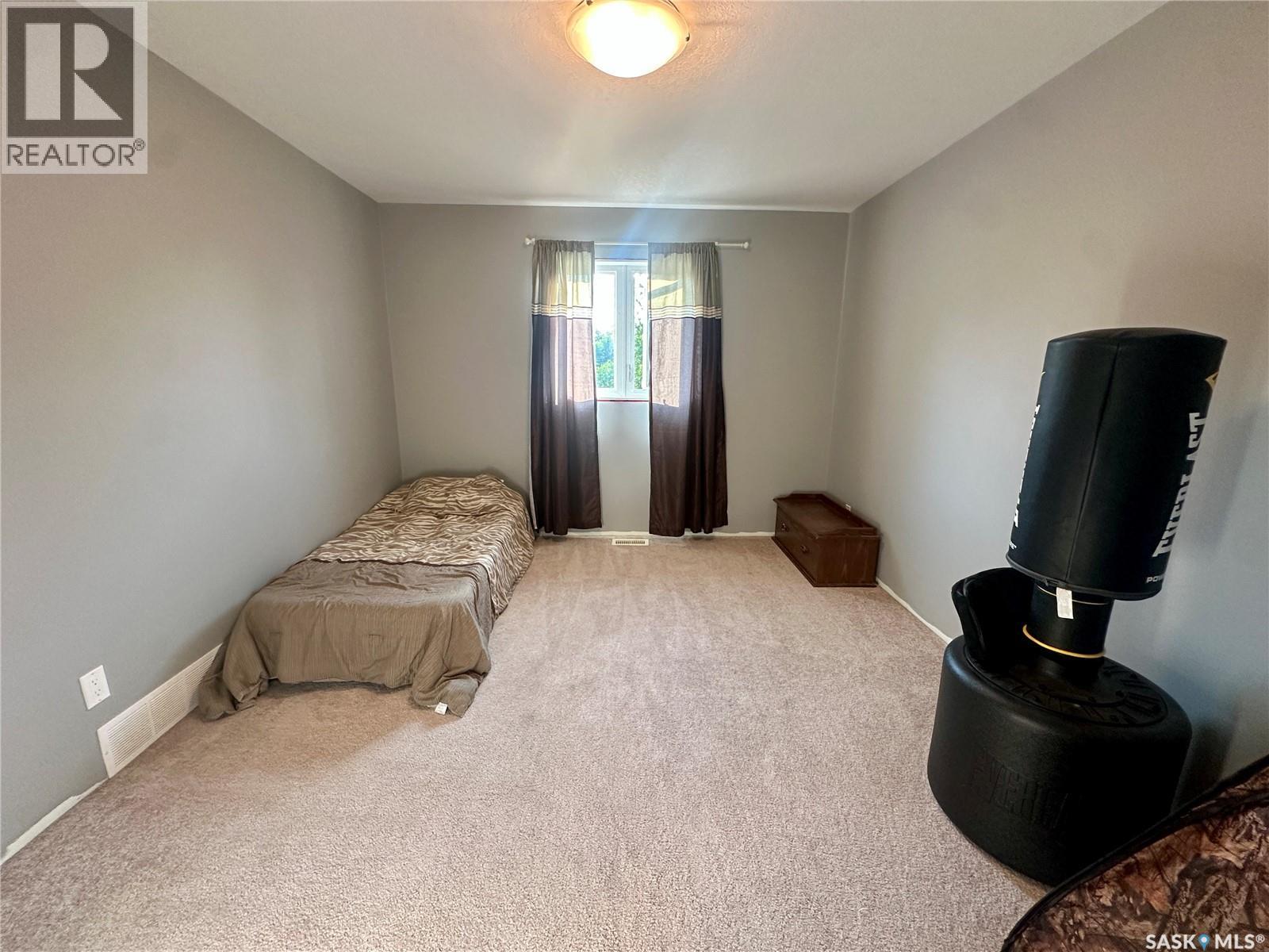 205 Roberts AVENUE - 20