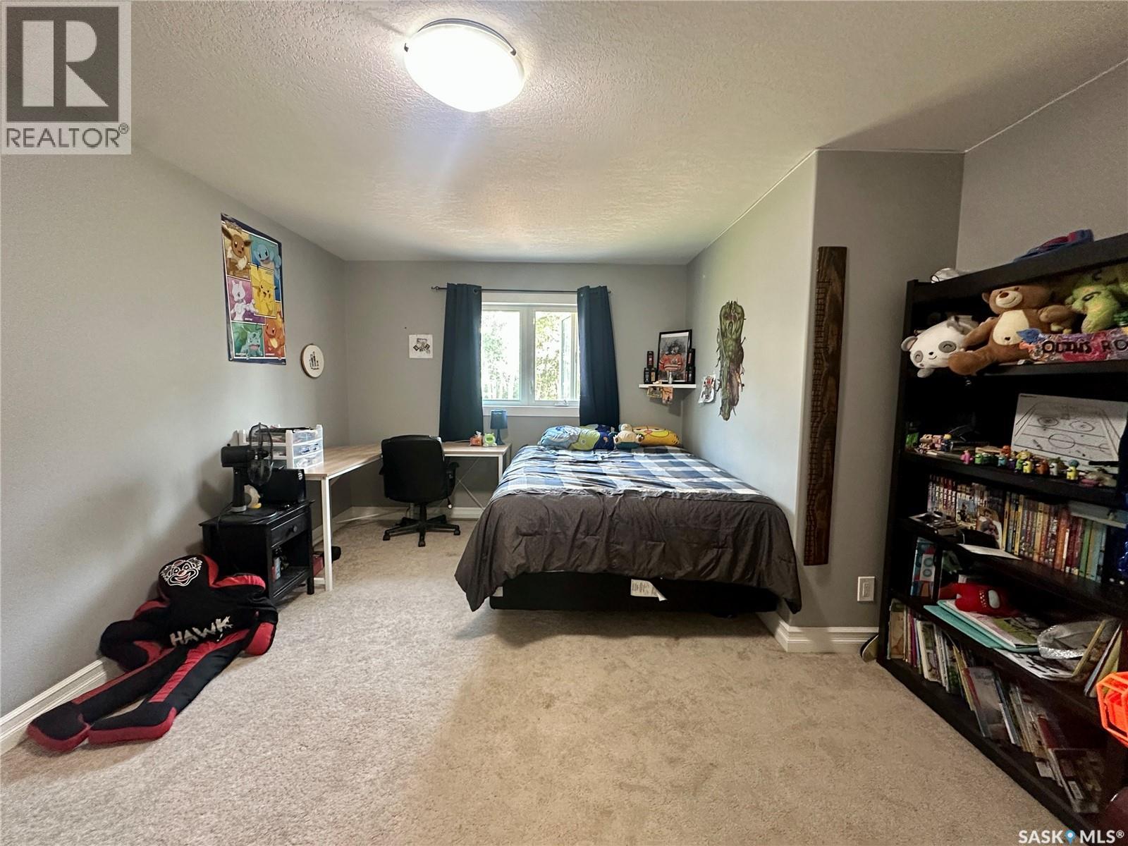 205 Roberts AVENUE - 22