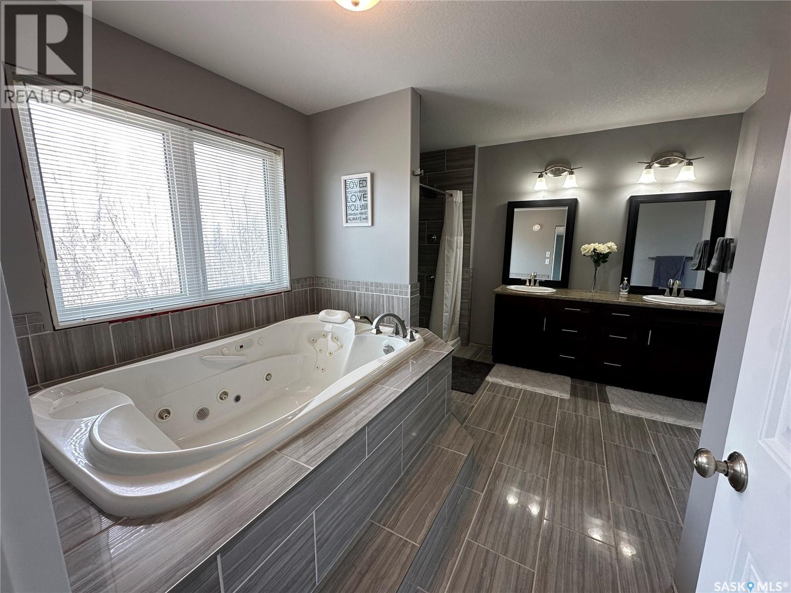 205 Roberts AVENUE - 26