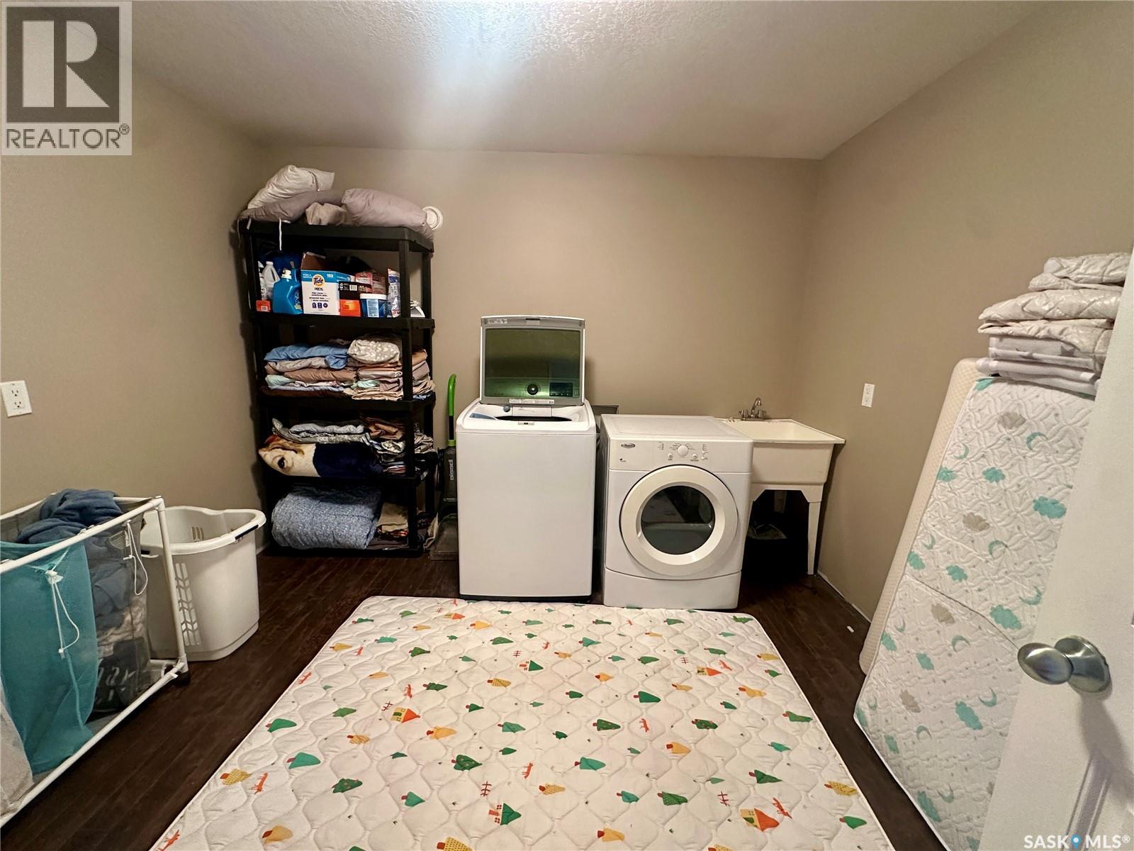 205 Roberts AVENUE - 31