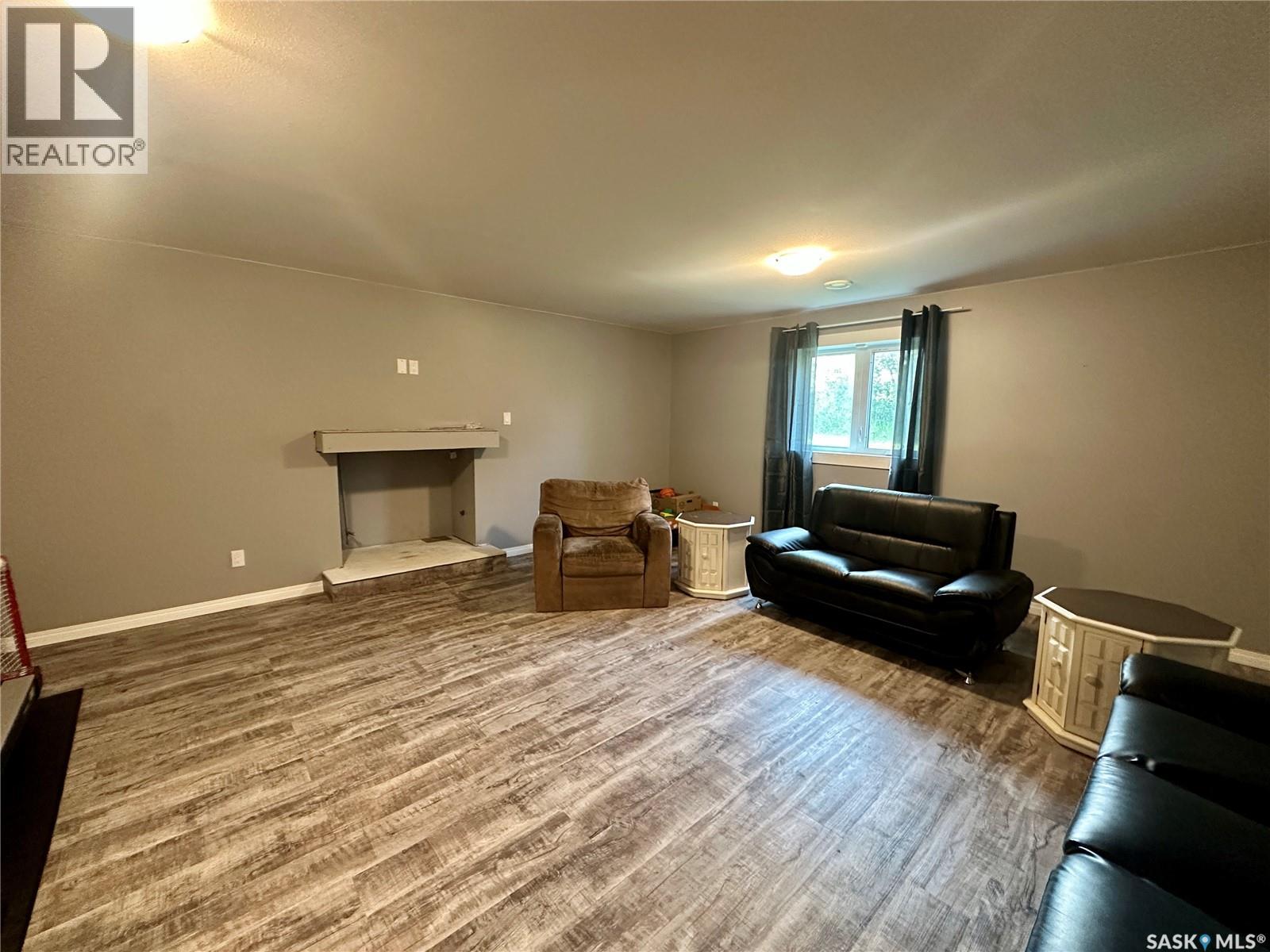 205 Roberts AVENUE - 36