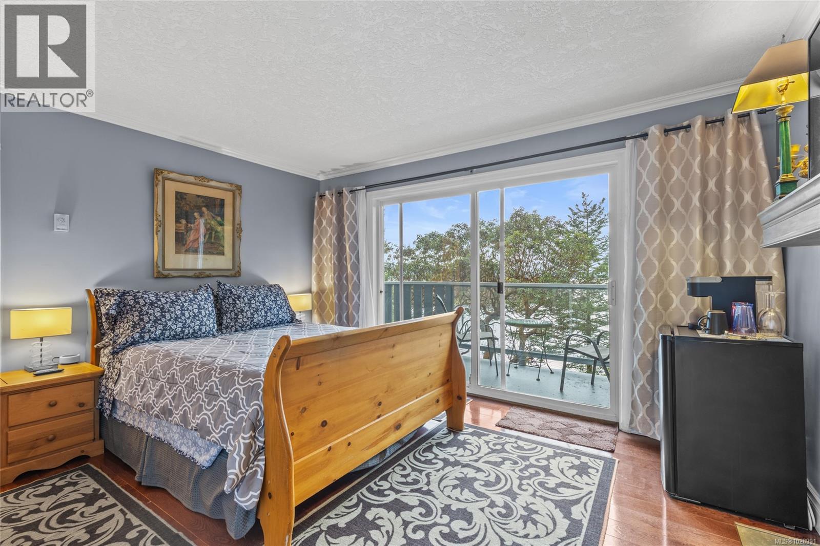 5301 Sooke Rd - 22