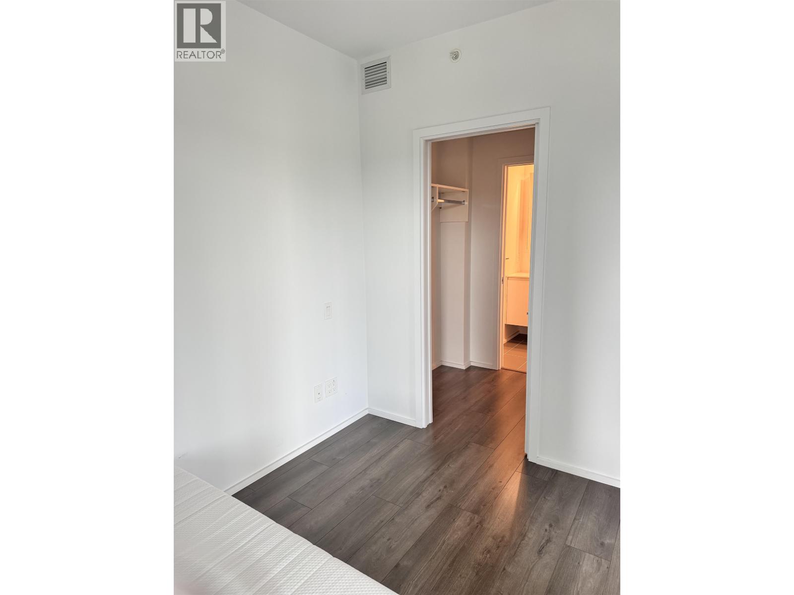 801 3809 EVERGREEN PLACE — photo 3