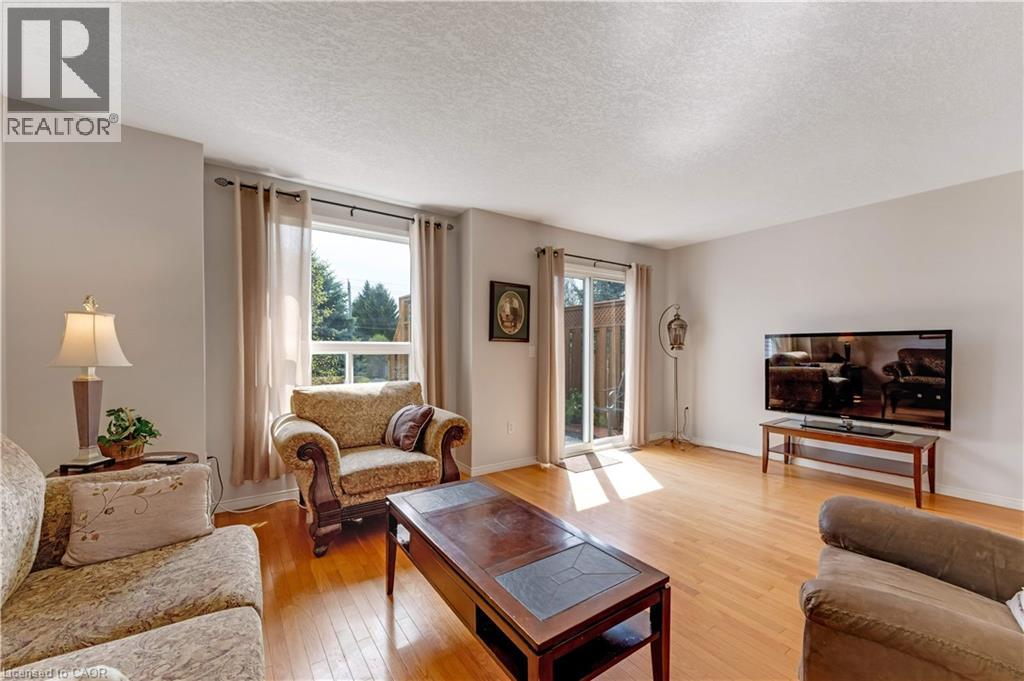 550 DANSBURY Drive, Waterloo, Ontario, N2K4E2 — Photo 13