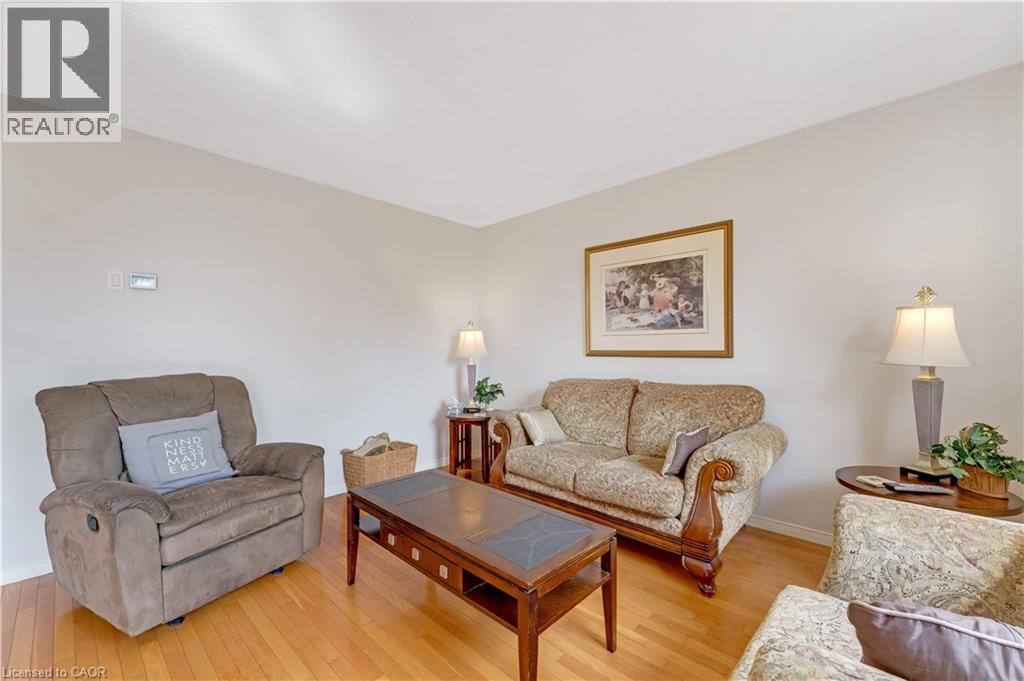 550 DANSBURY Drive, Waterloo, Ontario, N2K4E2 — Photo 12