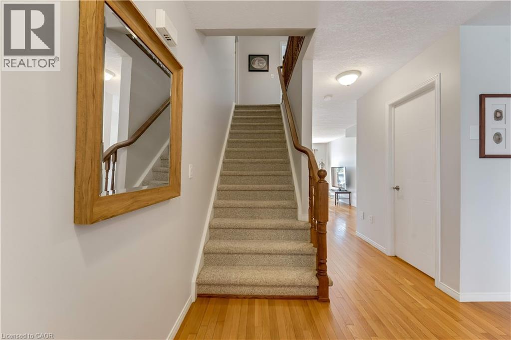 550 DANSBURY Drive, Waterloo, Ontario, N2K4E2 — Photo 17