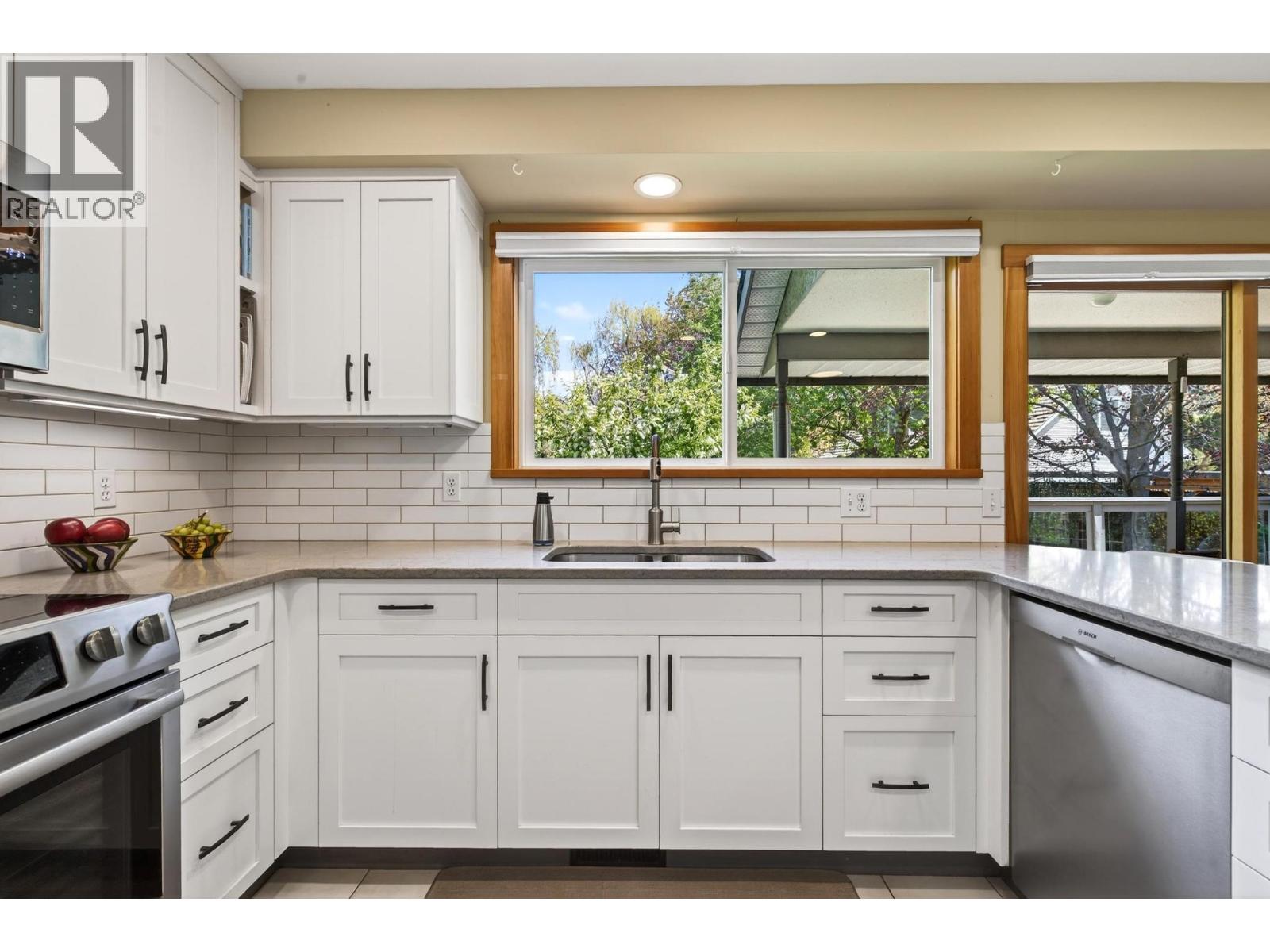 4621 Parkridge Drive - 7