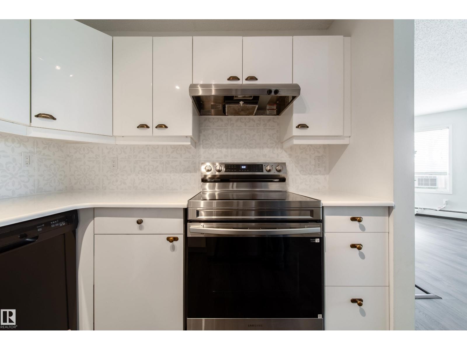 #302 9138 83 AV NW, Edmonton