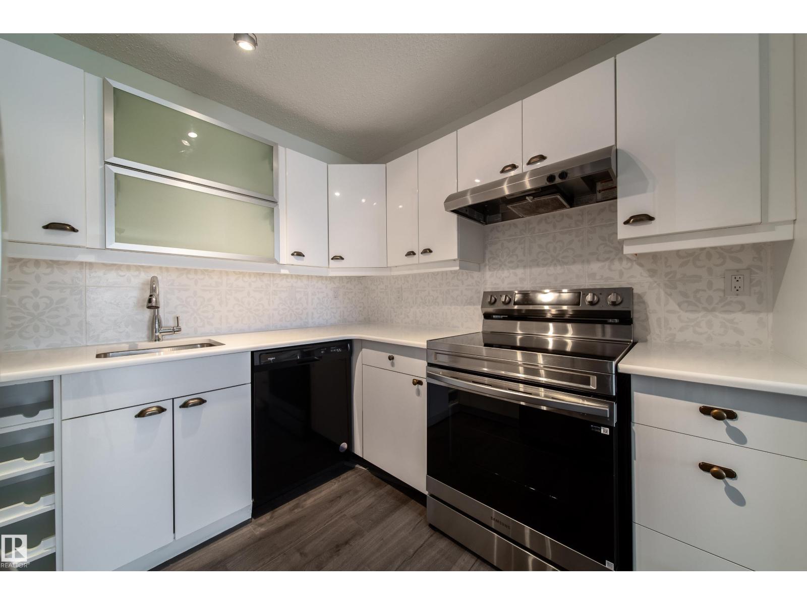#302 9138 83 AV NW, Edmonton