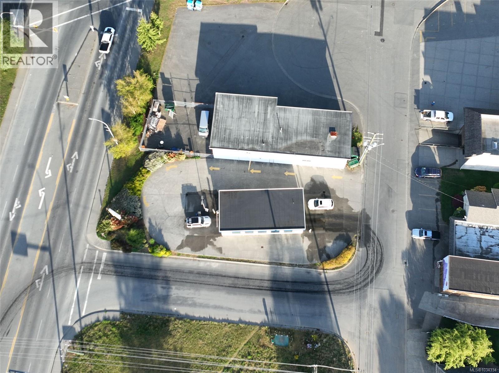 2060 Island Hwy — photo 12
