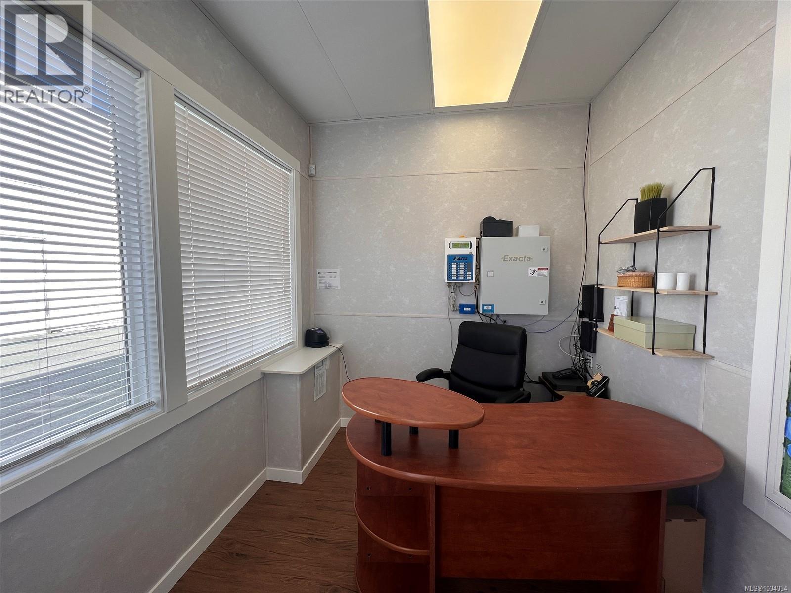 2060 Island Hwy — photo 8