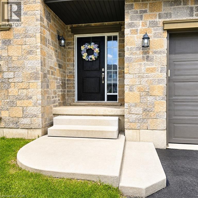 70 HALLIDAY Drive, Tavistock, Ontario, N0B2R0 — Photo 2