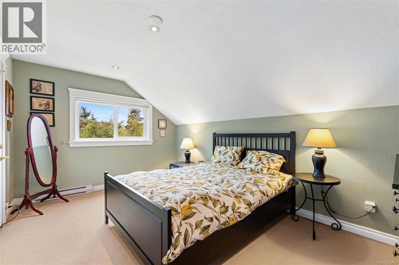 1129 Vista Heights, Victoria