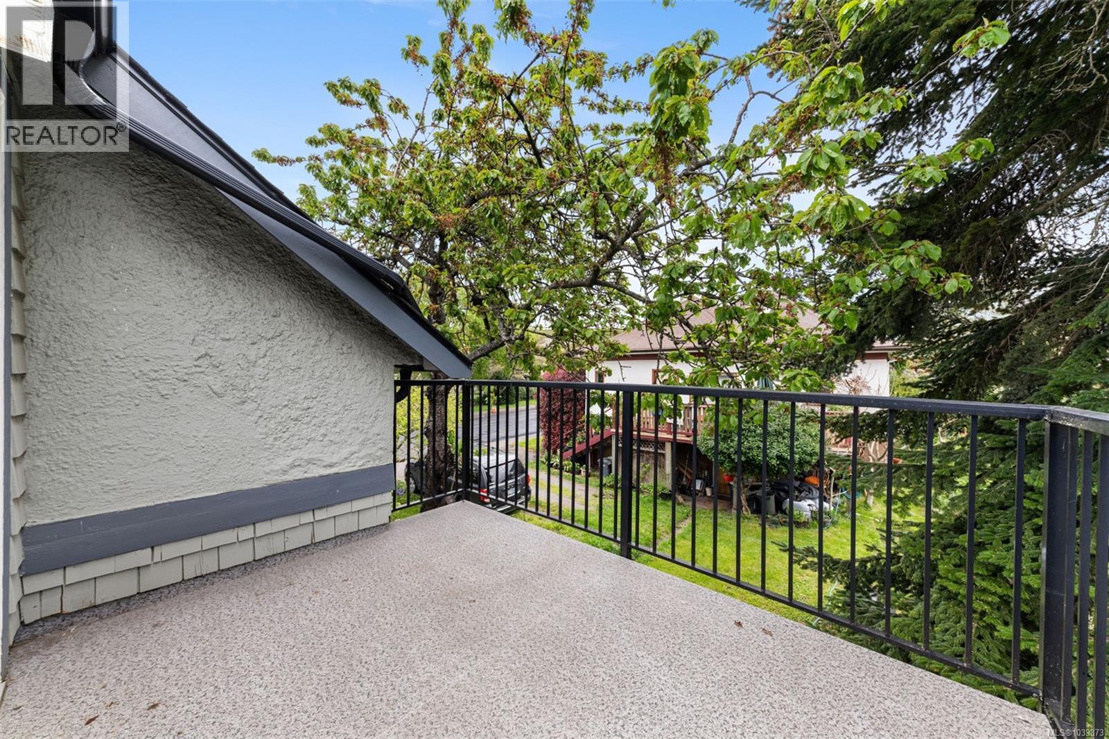  1129 Vista Heights, Victoria
