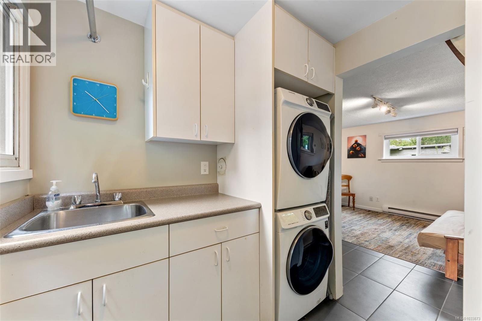  1129 Vista Heights, Victoria