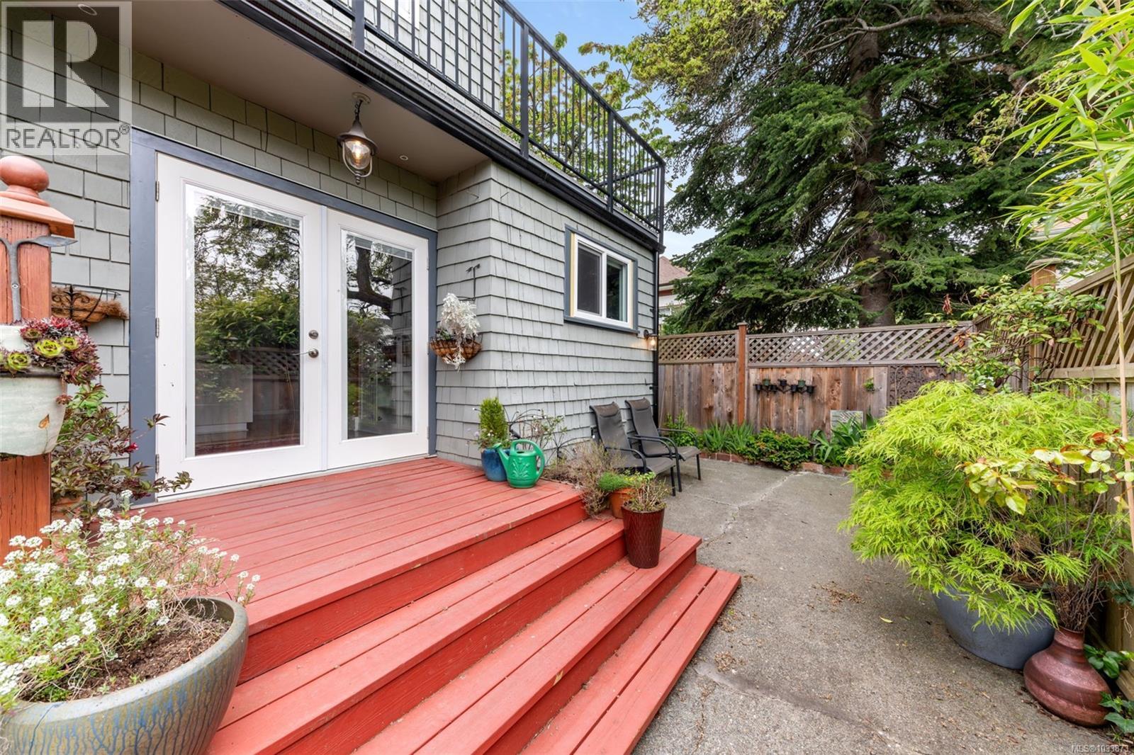  1129 Vista Heights, Victoria