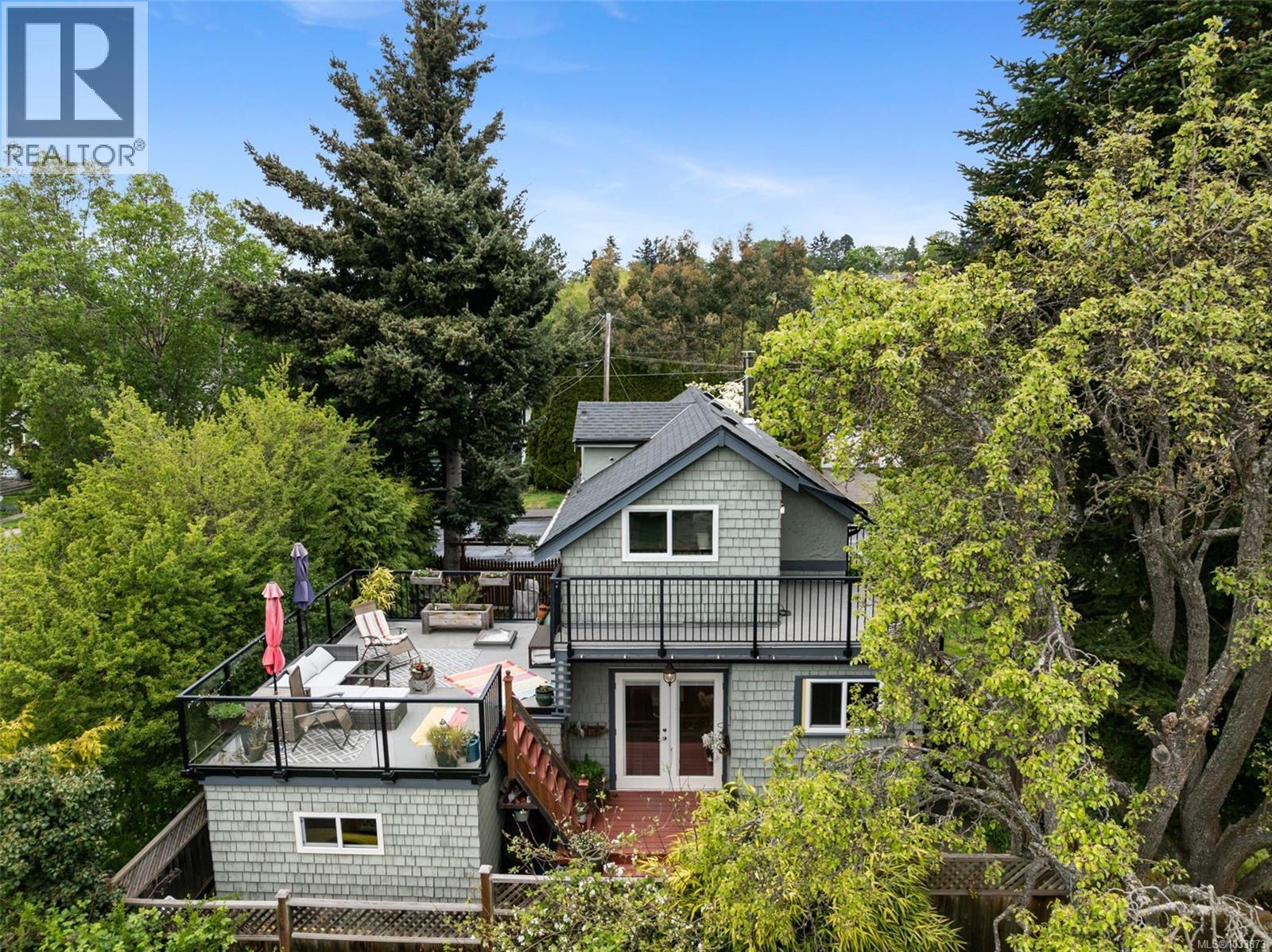  1129 Vista Heights, Victoria