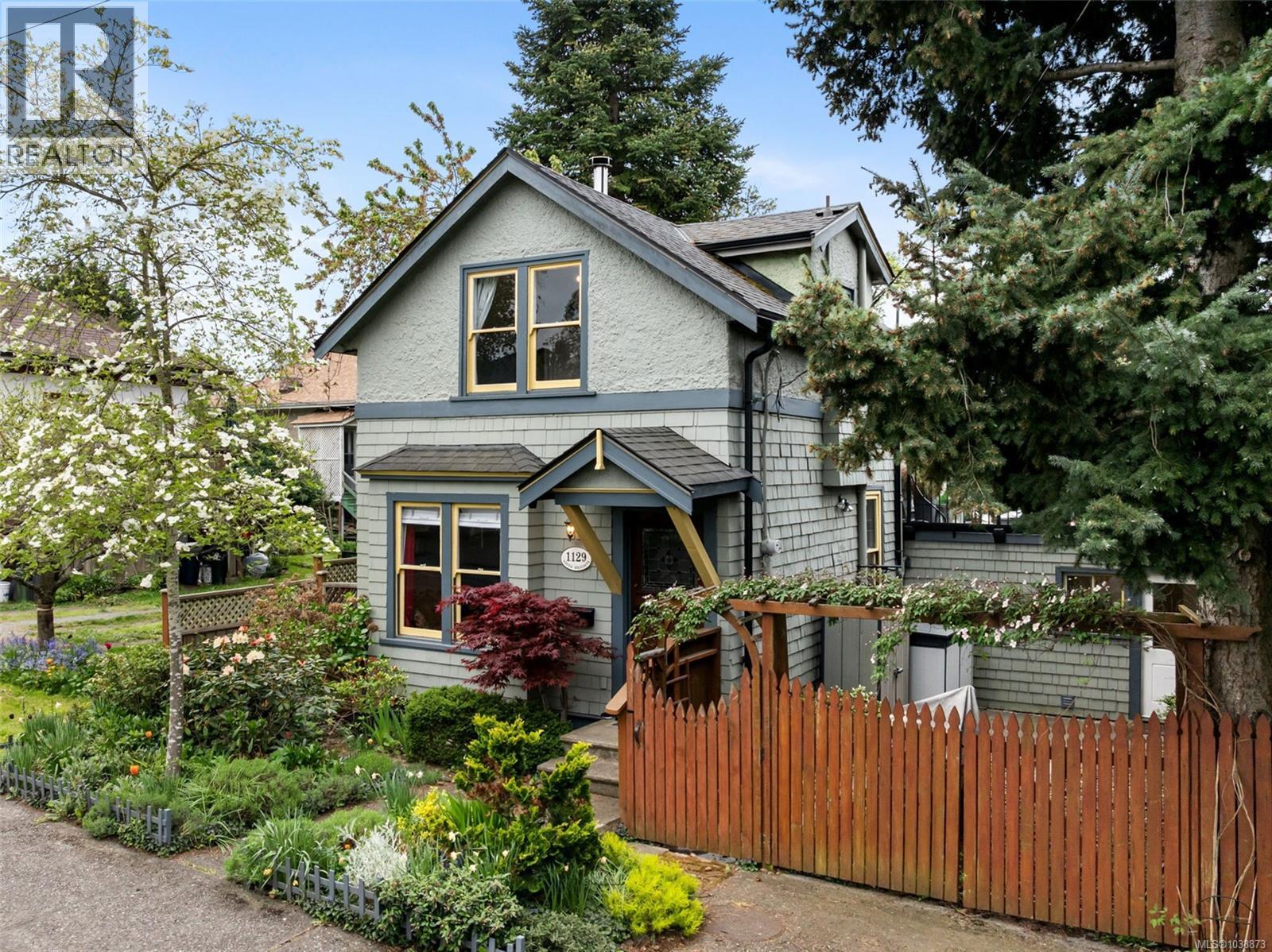  1129 Vista Heights, Victoria