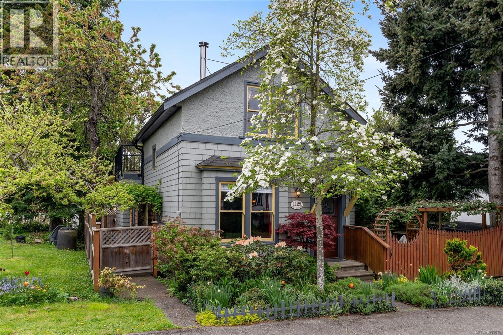  1129 Vista Heights, Victoria