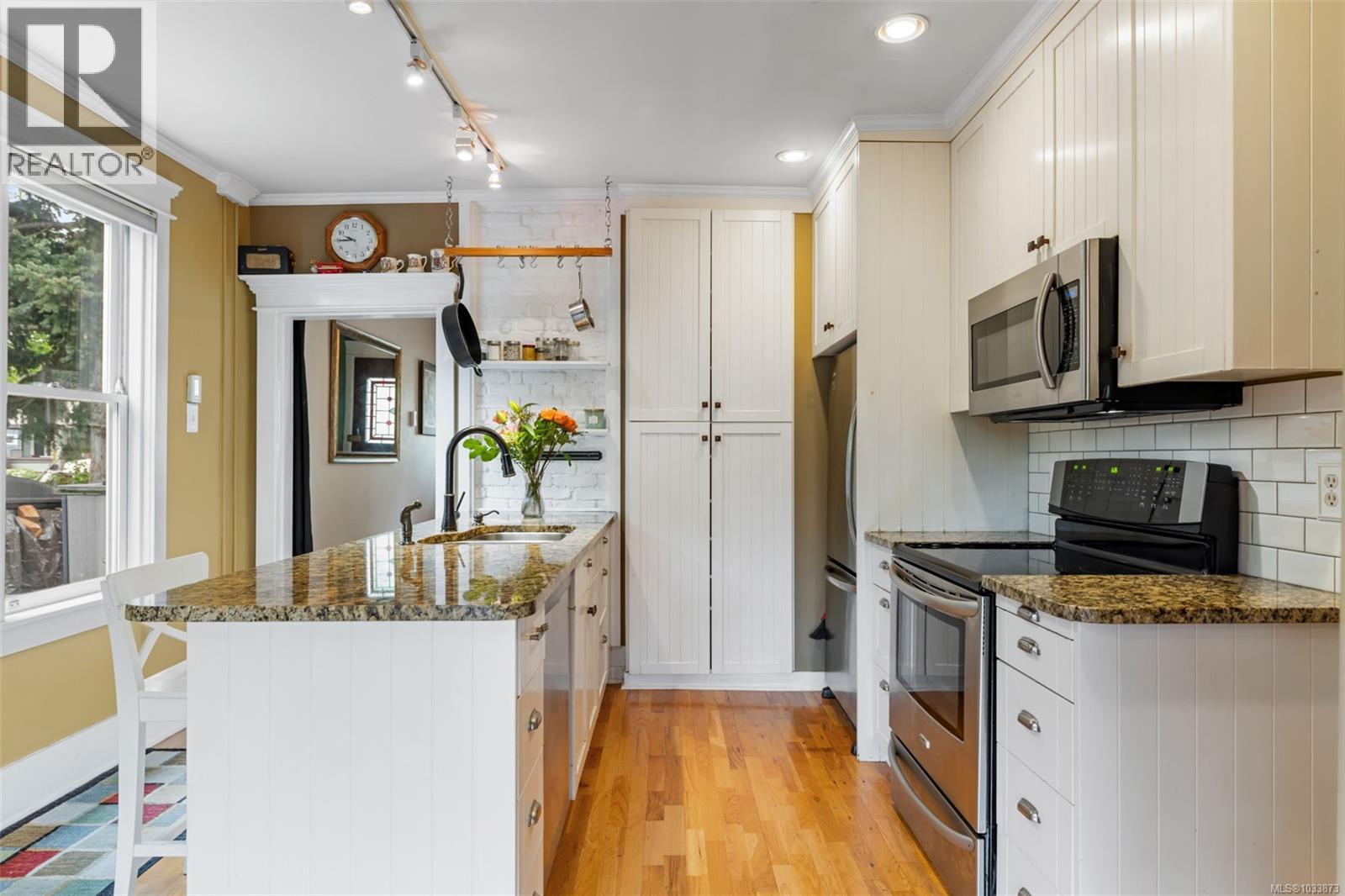  1129 Vista Heights, Victoria