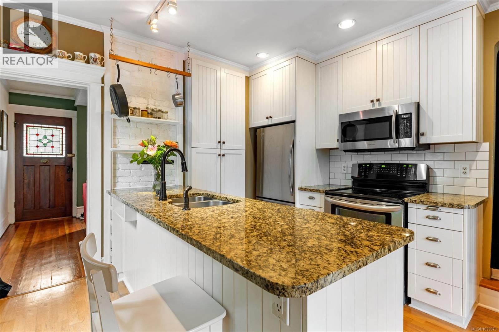  1129 Vista Heights, Victoria