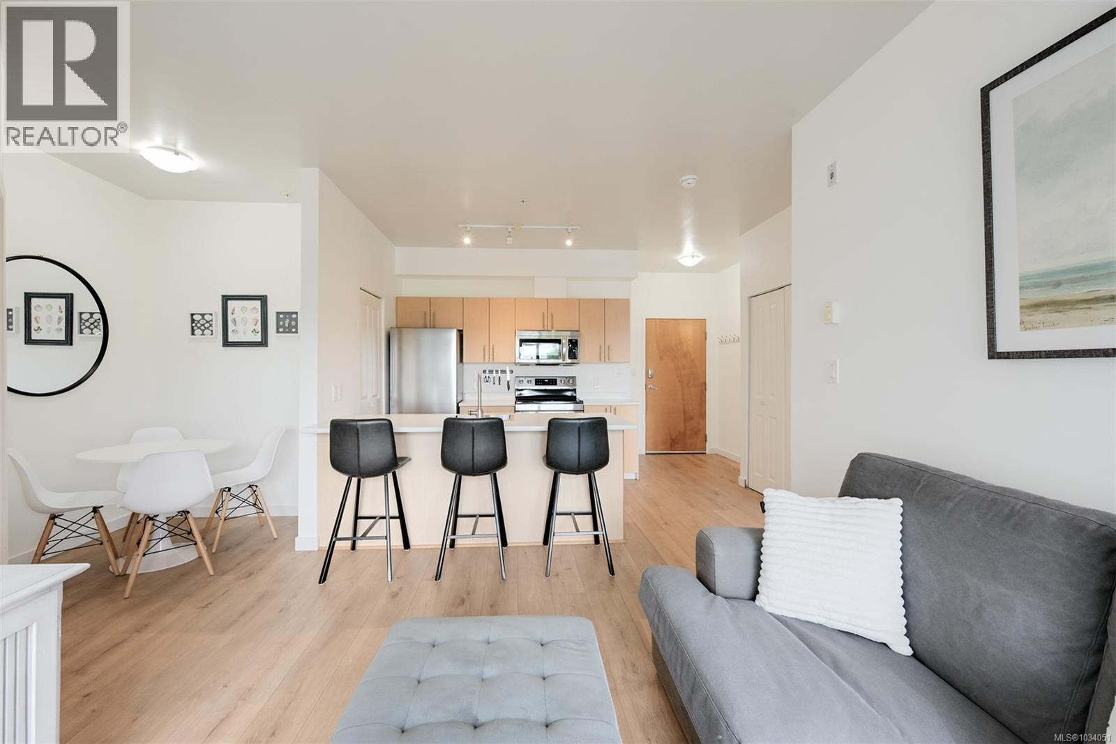 311 1550 Church Avenue, Saanich