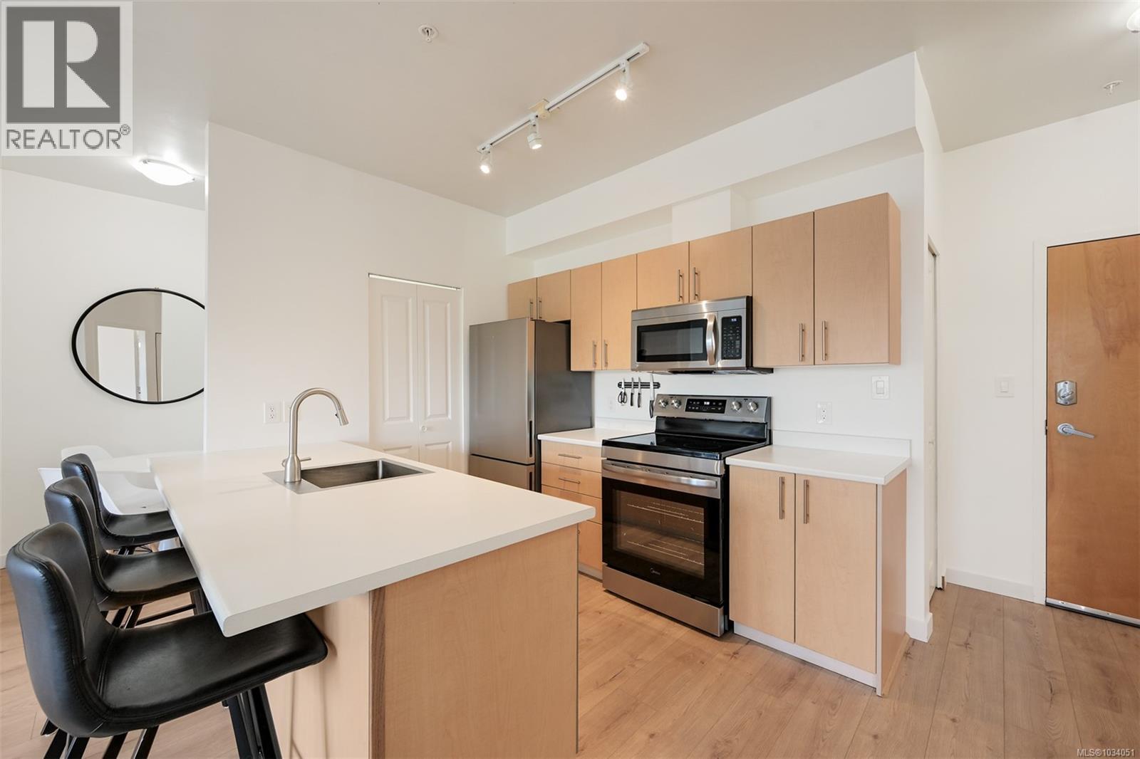 311 1550 Church Avenue, Saanich
