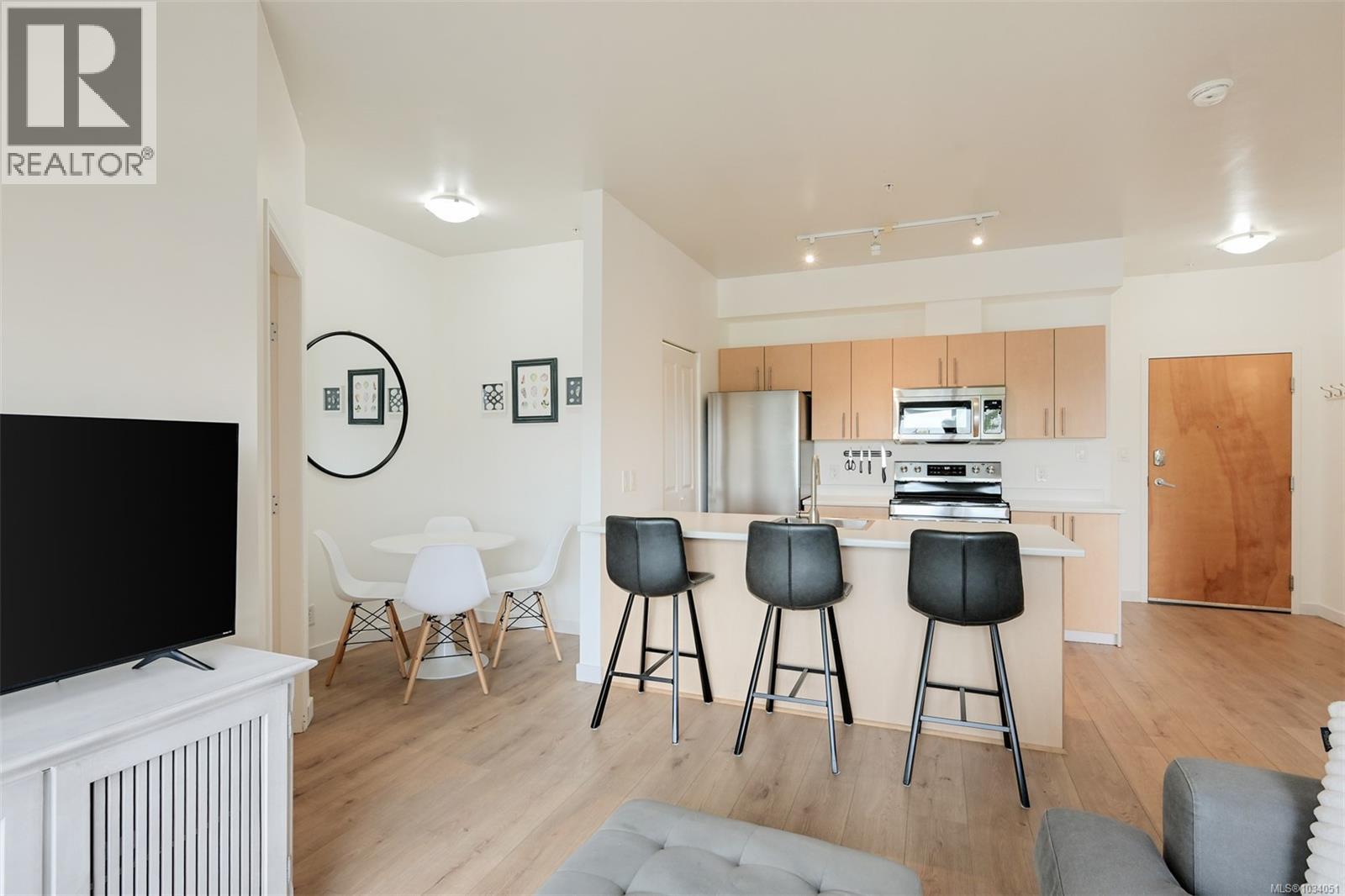 311 1550 Church Avenue, Saanich