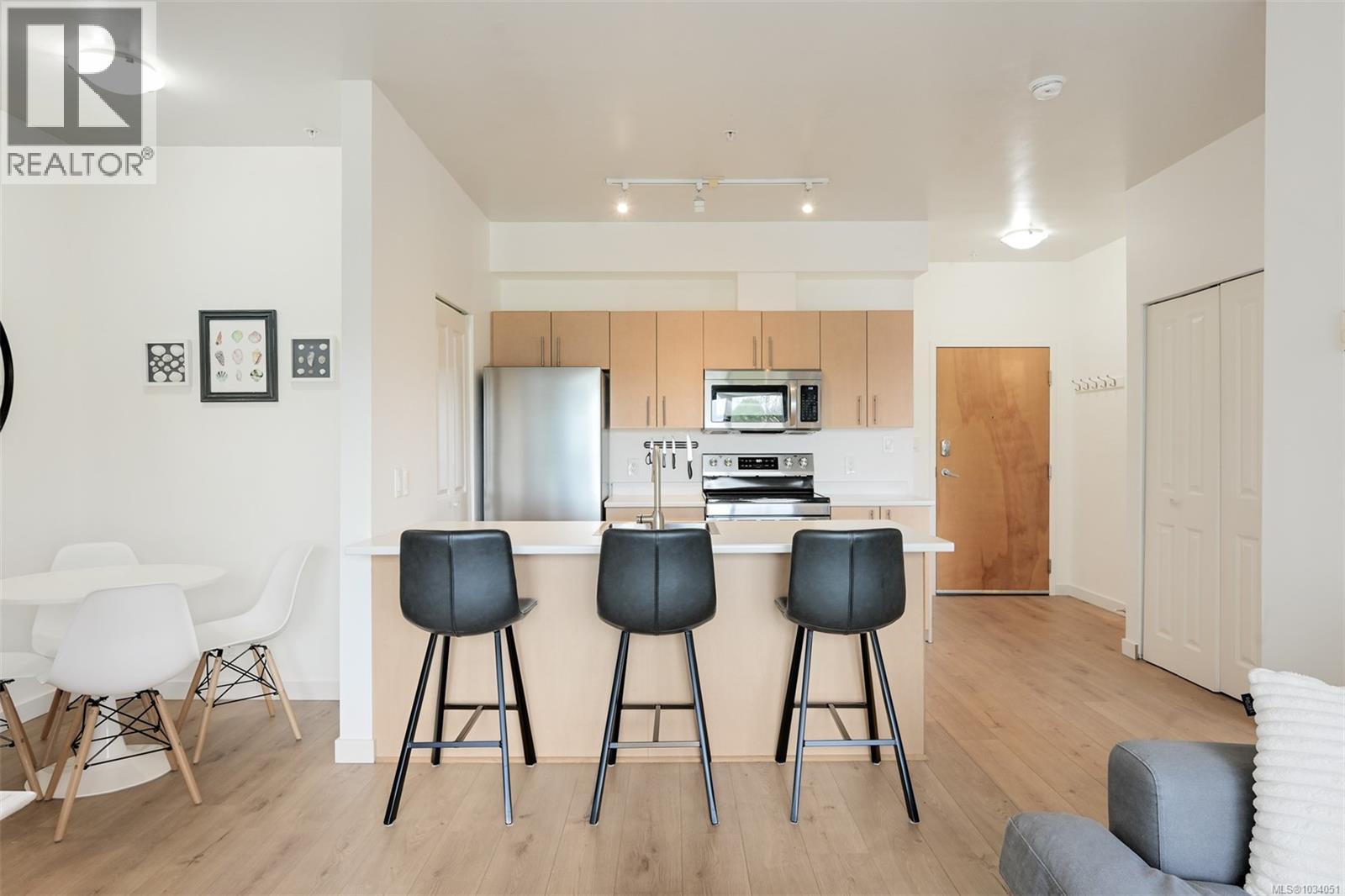 311 1550 Church Avenue, Saanich