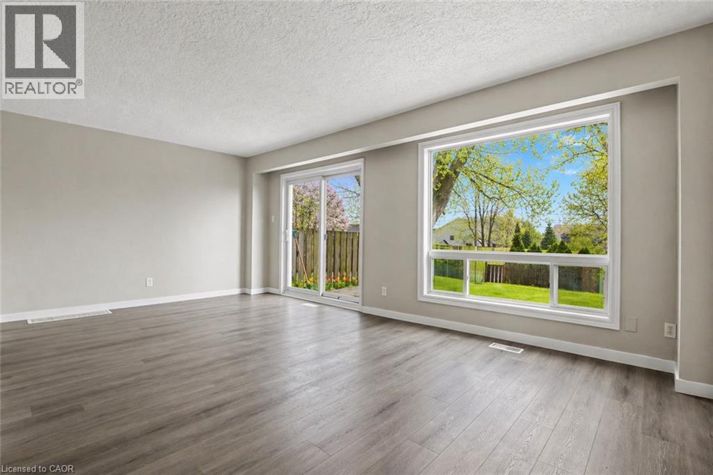 104 RALGREEN Crescent - 11
