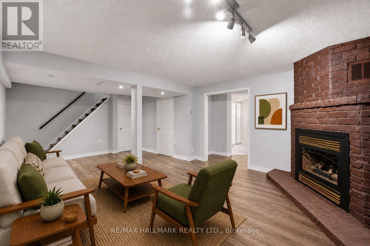 60 NISBET DRIVE - 17