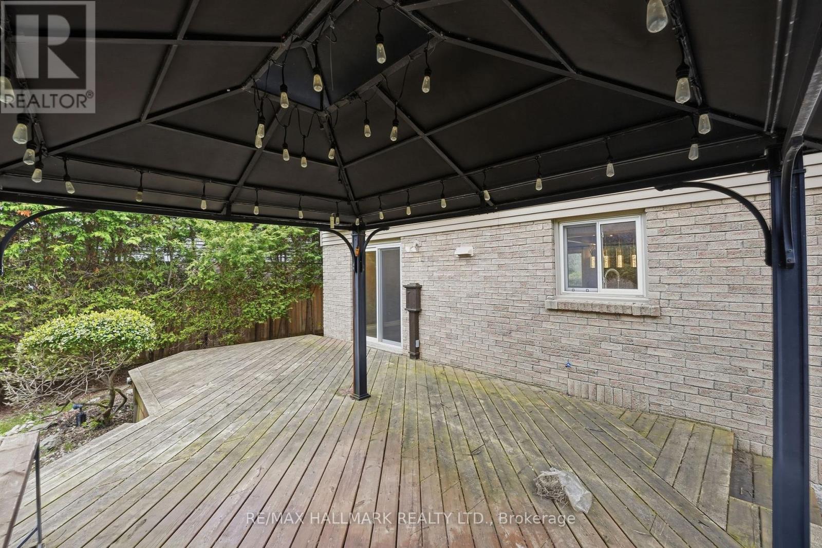 60 NISBET DRIVE - 22
