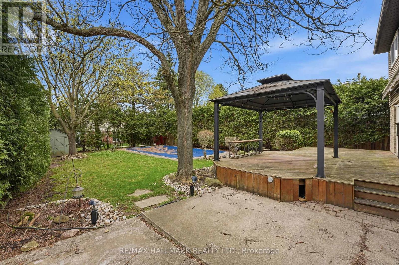 60 NISBET DRIVE - 23