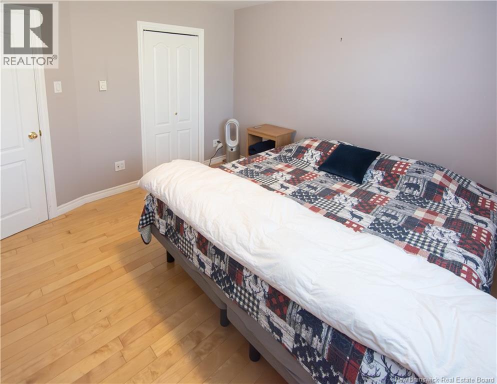 705 Amirault Street - 17