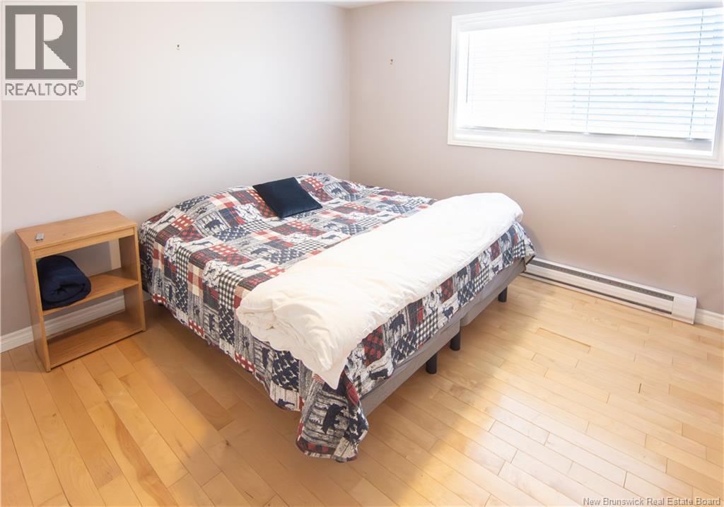 705 Amirault Street - 16