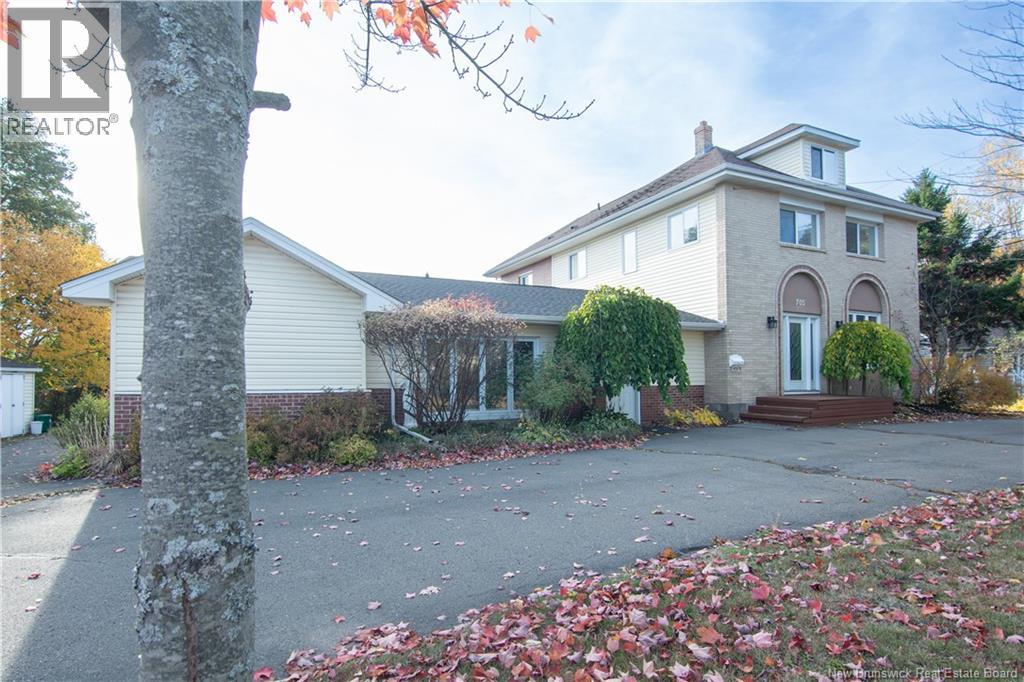 705 Amirault Street - 41