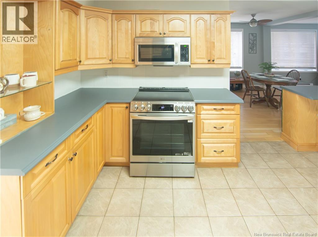 705 Amirault Street - 10