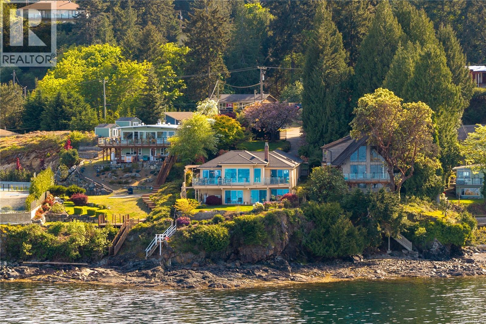 3097 Dolphin Dr - Image 2