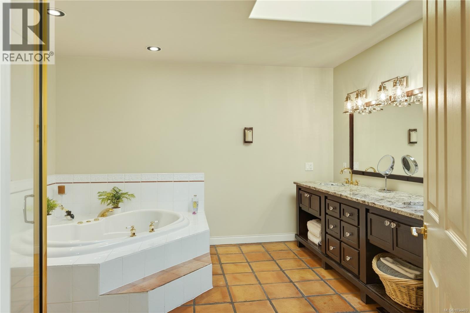 3097 Dolphin Dr - 40