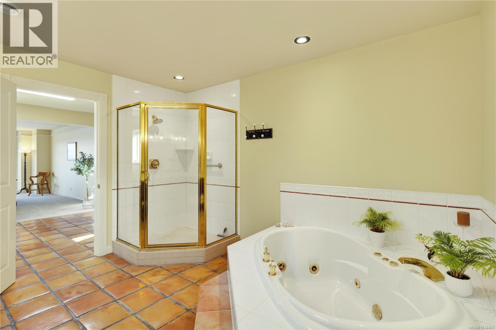 3097 Dolphin Dr - 42