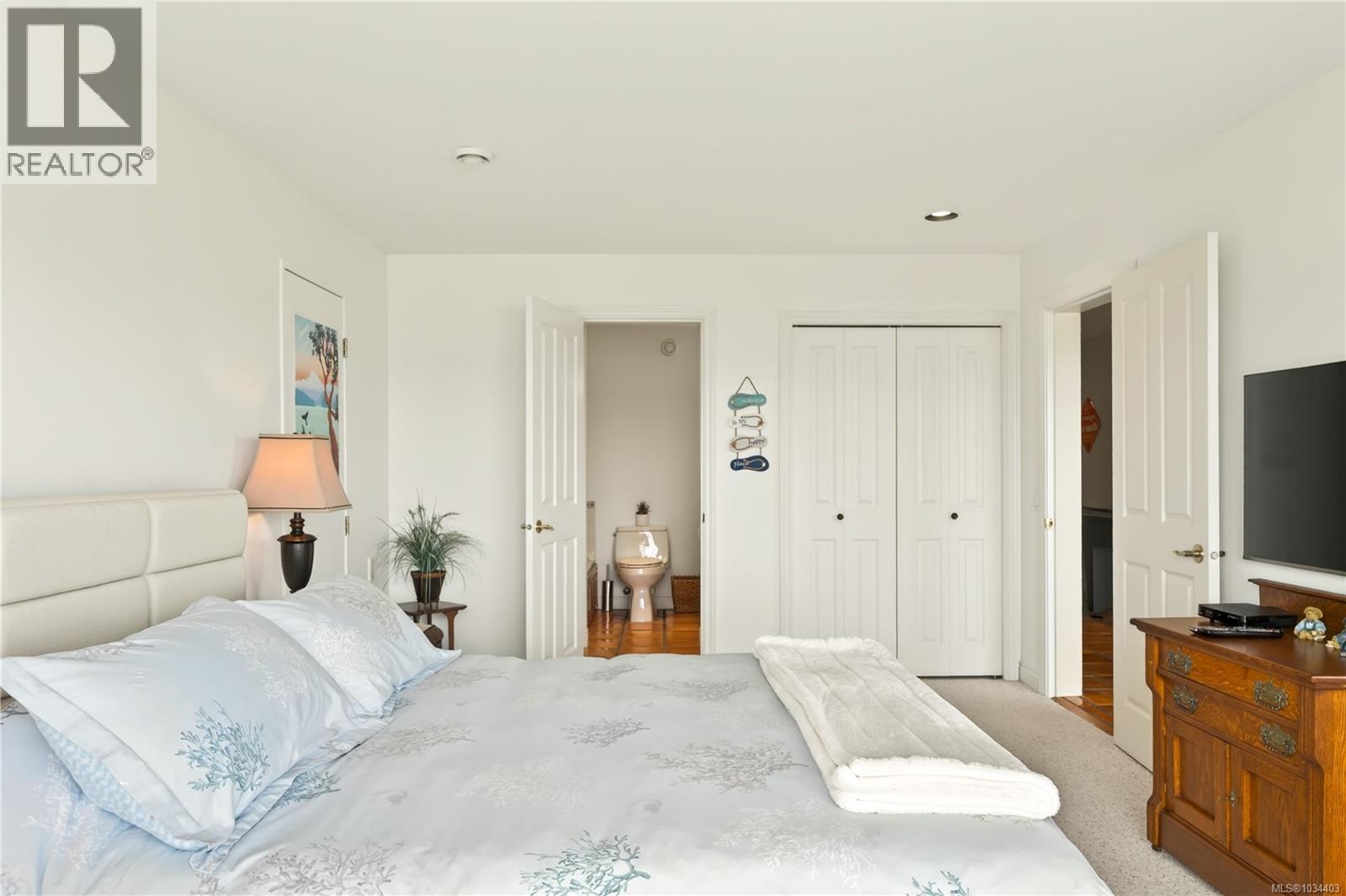 3097 Dolphin Dr - 52