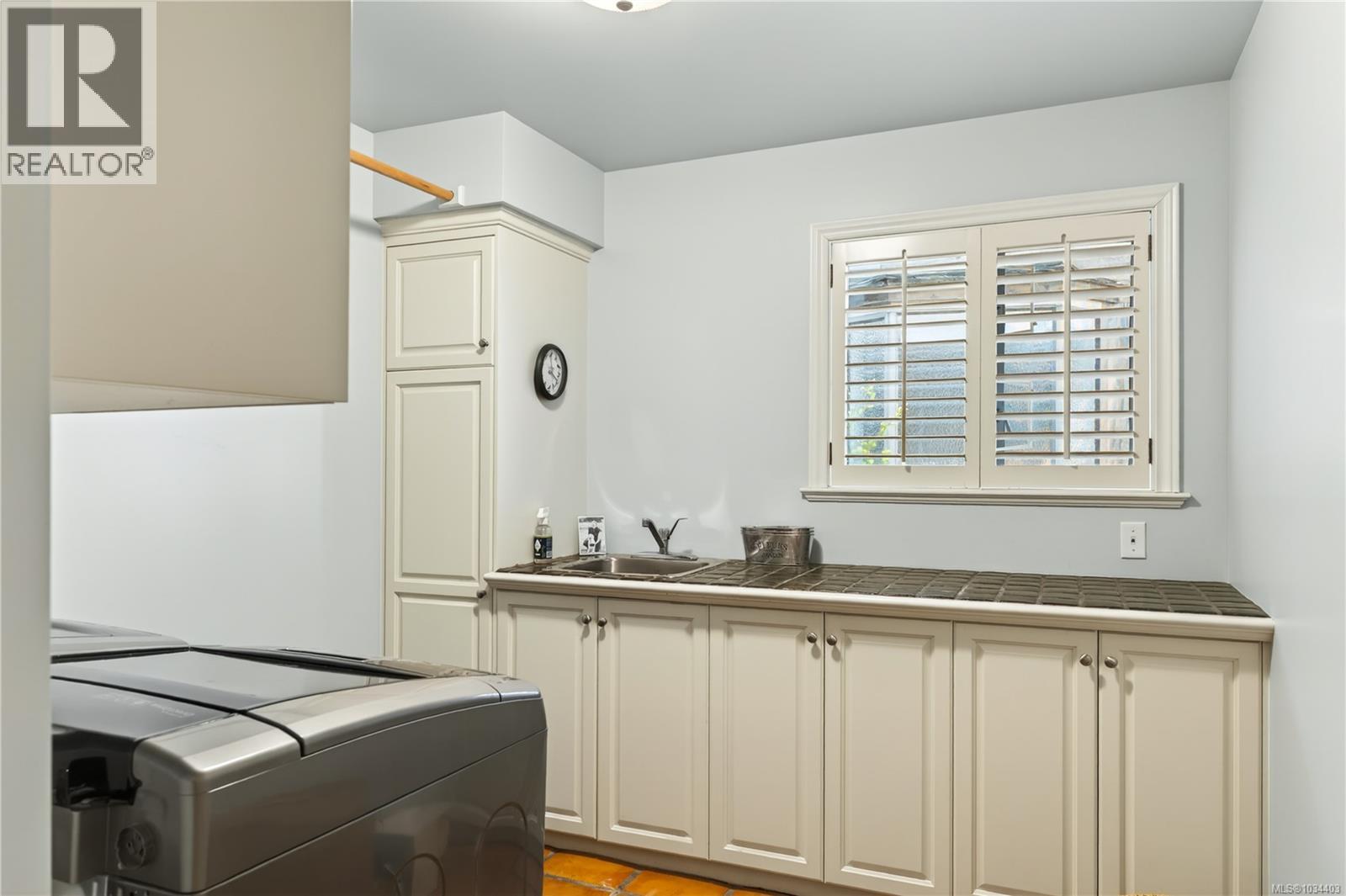 3097 Dolphin Dr - 56