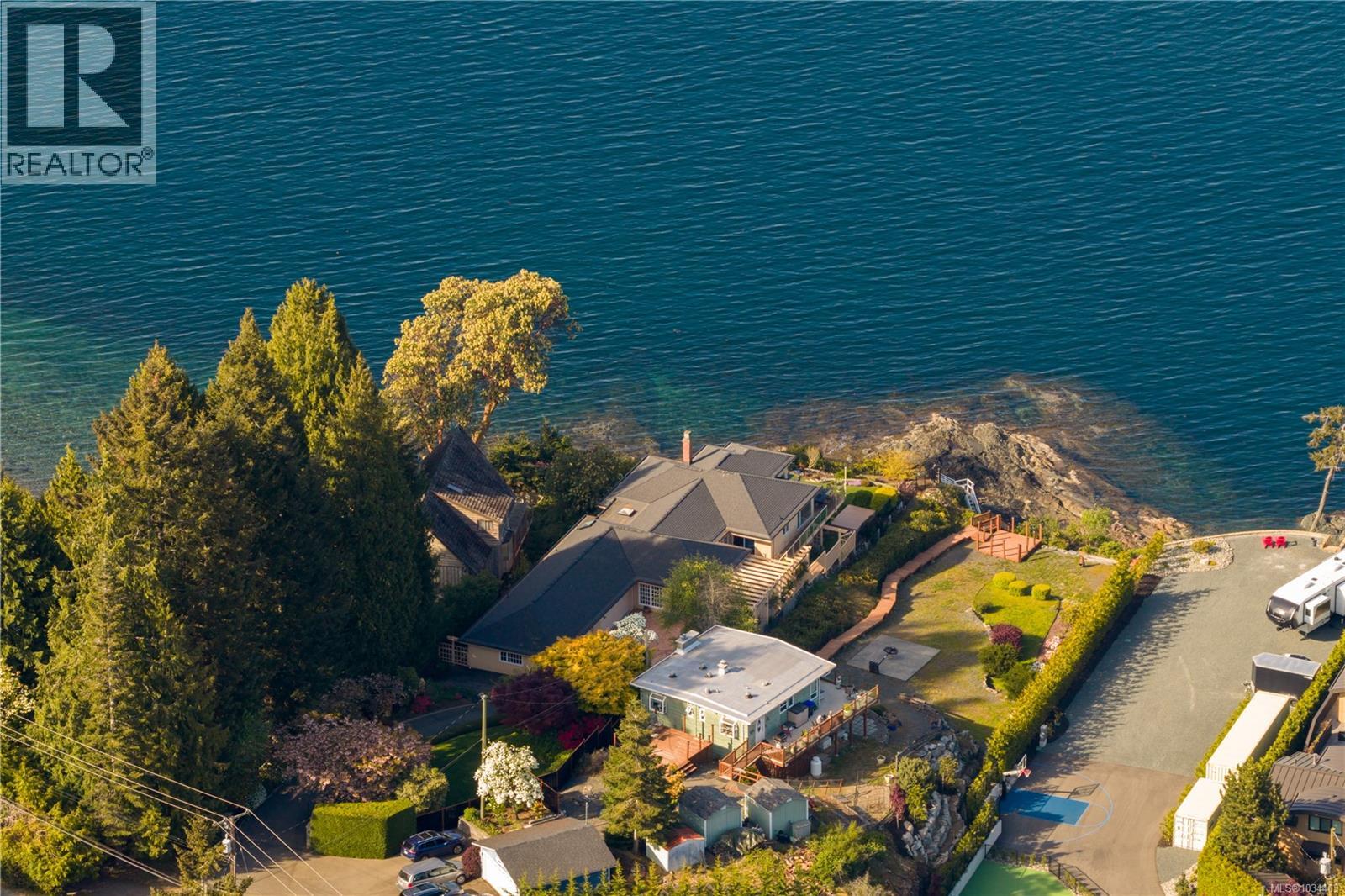 3097 Dolphin Dr - 61