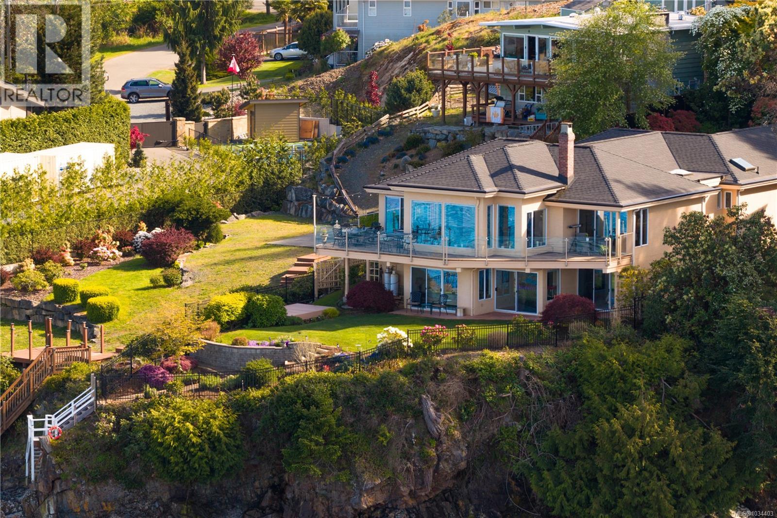 3097 Dolphin Dr - 63