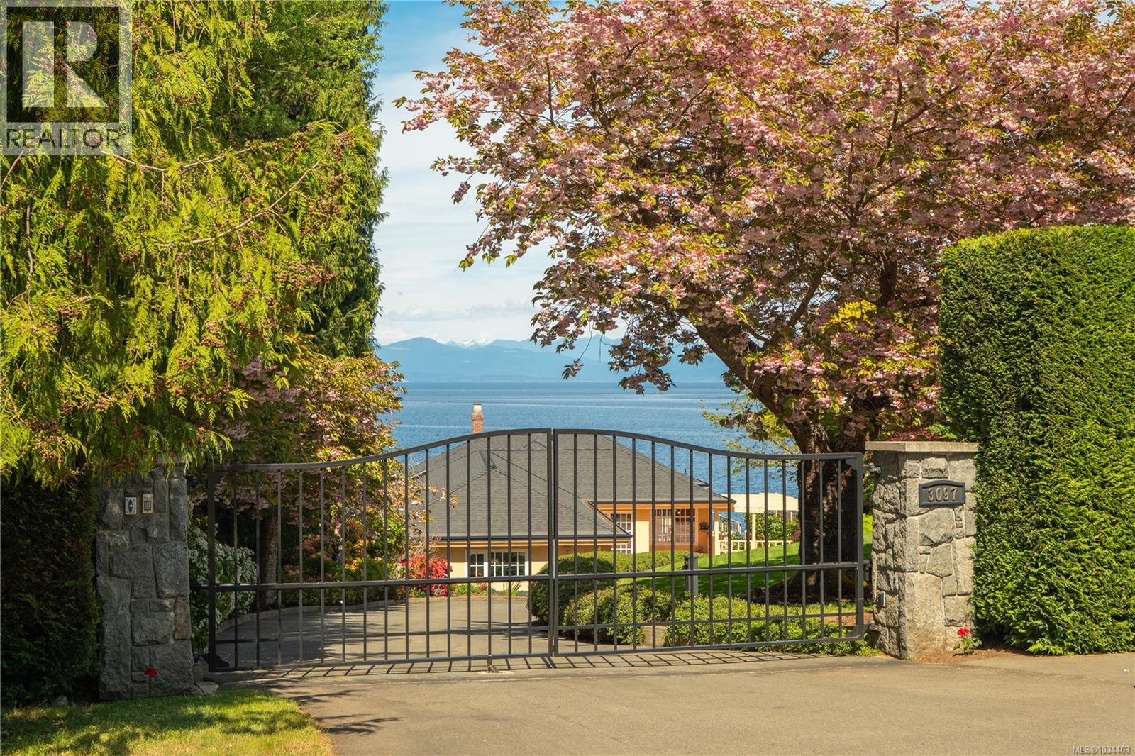 3097 Dolphin Dr - 65