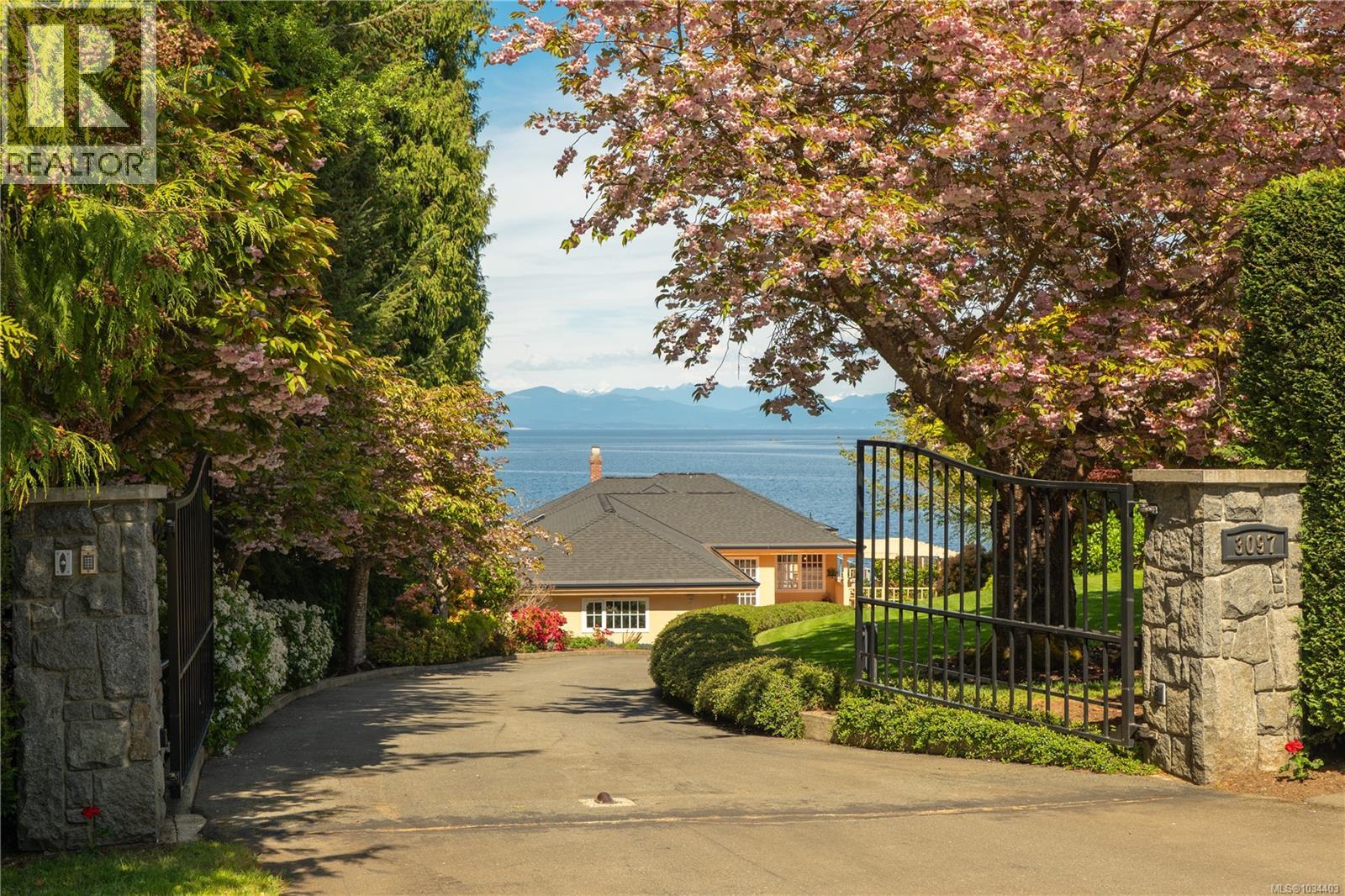 3097 Dolphin Dr - 66