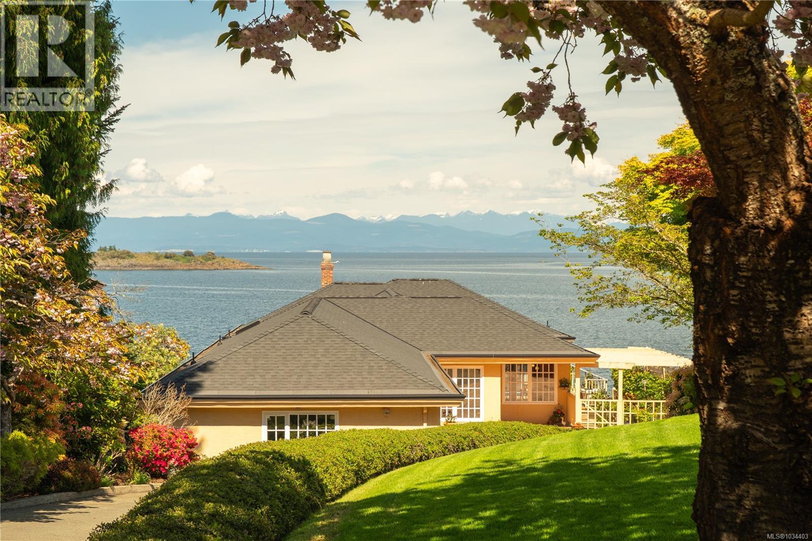 3097 Dolphin Dr - 67