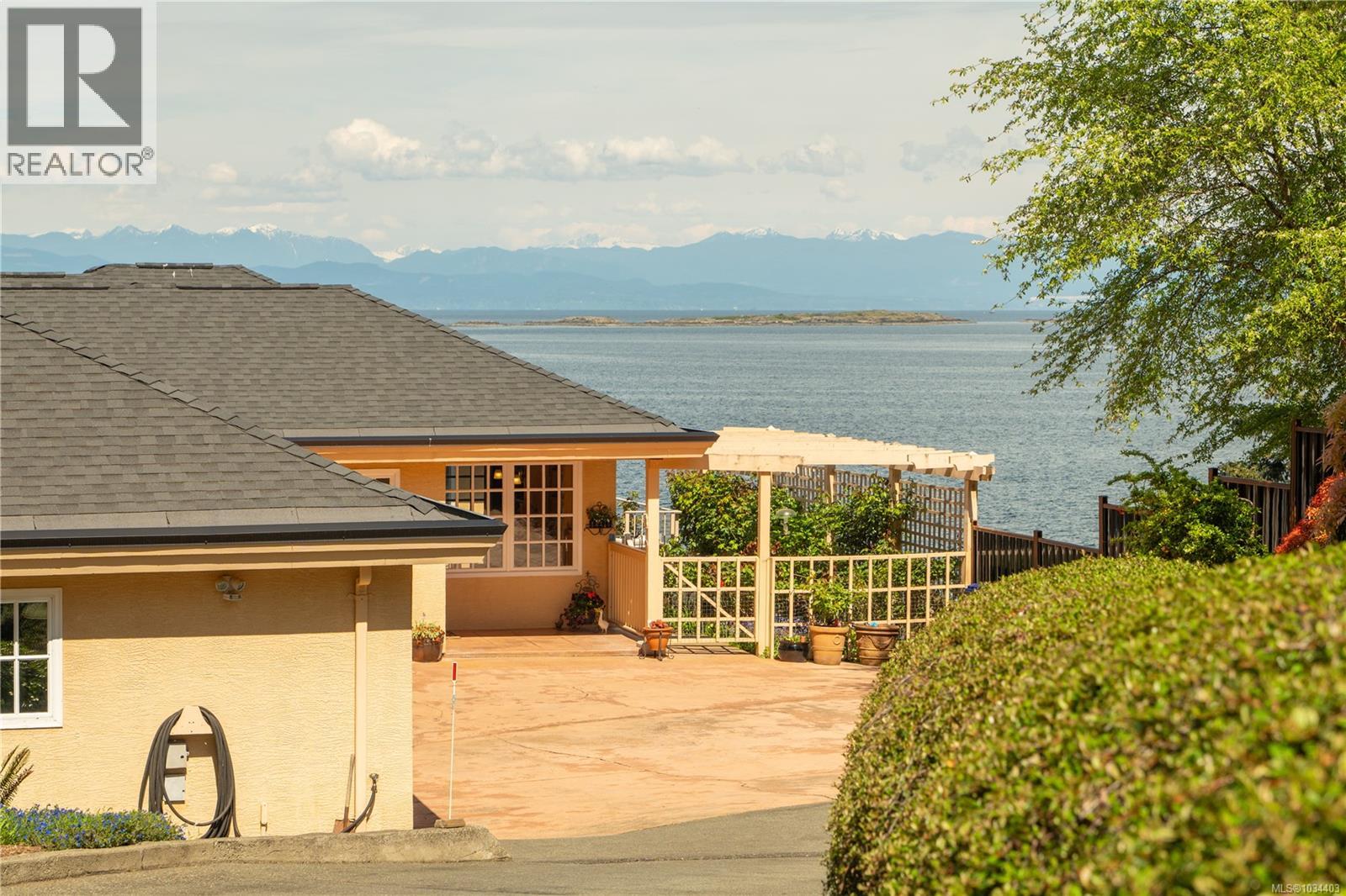 3097 Dolphin Dr - 70